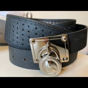 Michael Kors’ Women Black Hold Belt Hamilton Lock
